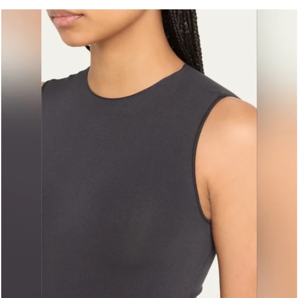 SKIMS Essentials Sleeveless Crewneck Bodysuit NWT Onyx XXS/XS Sold Out Slimming - Picture 4 of 5